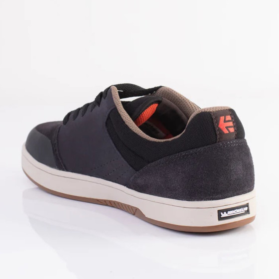 Boty - ETNIES Marana 2025 - Dark Grey / Black / Red